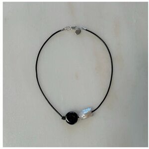 Chic Pearl and Black Marble Necklace